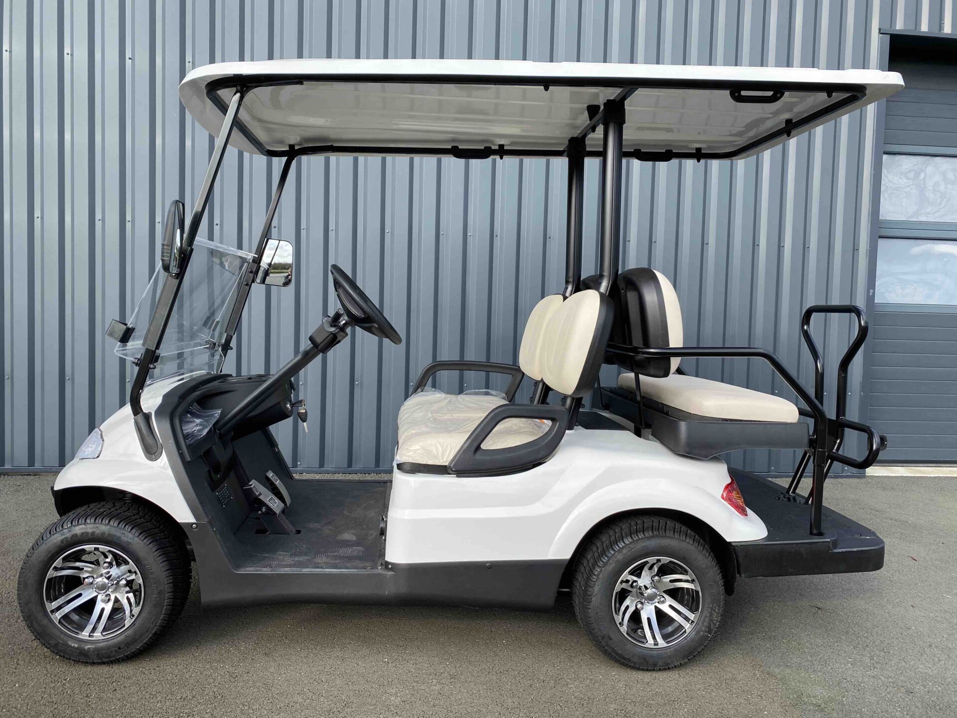 voiturette de golf electrique ZELEC GC A2+2 4 places GolfCar