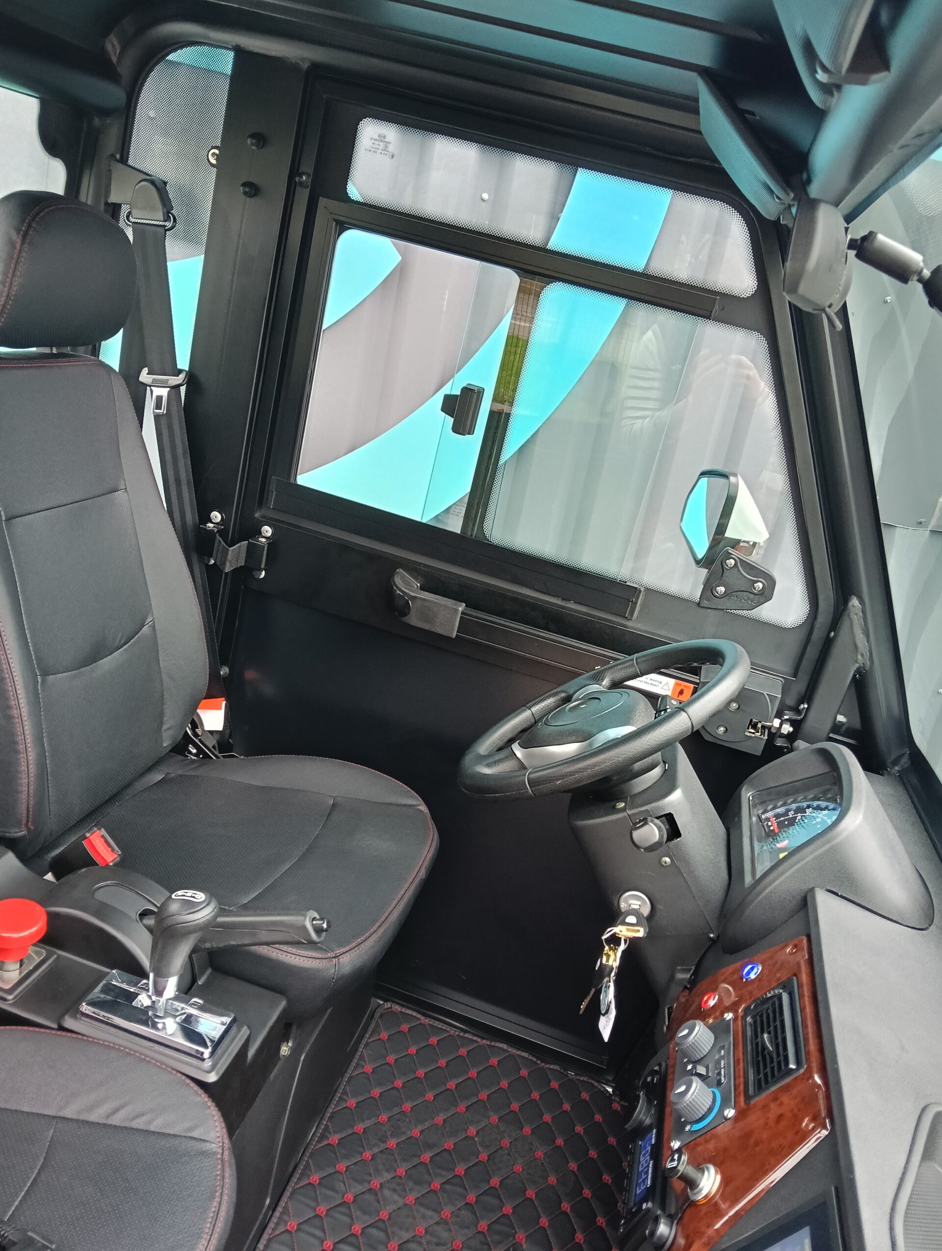 Voiturette electrique avec batteries lithium et tableau de bord moderne